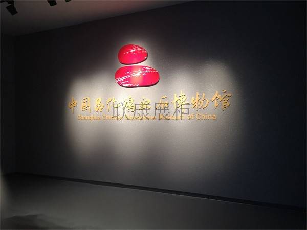 文物展柜厂家在工程施工的时候要通过哪几点提升整体品质？