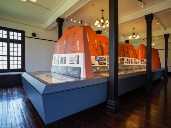 上海交大老图书馆展柜 图书馆展柜